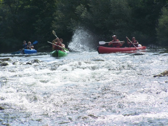  Aventura y relajación en una canoa 